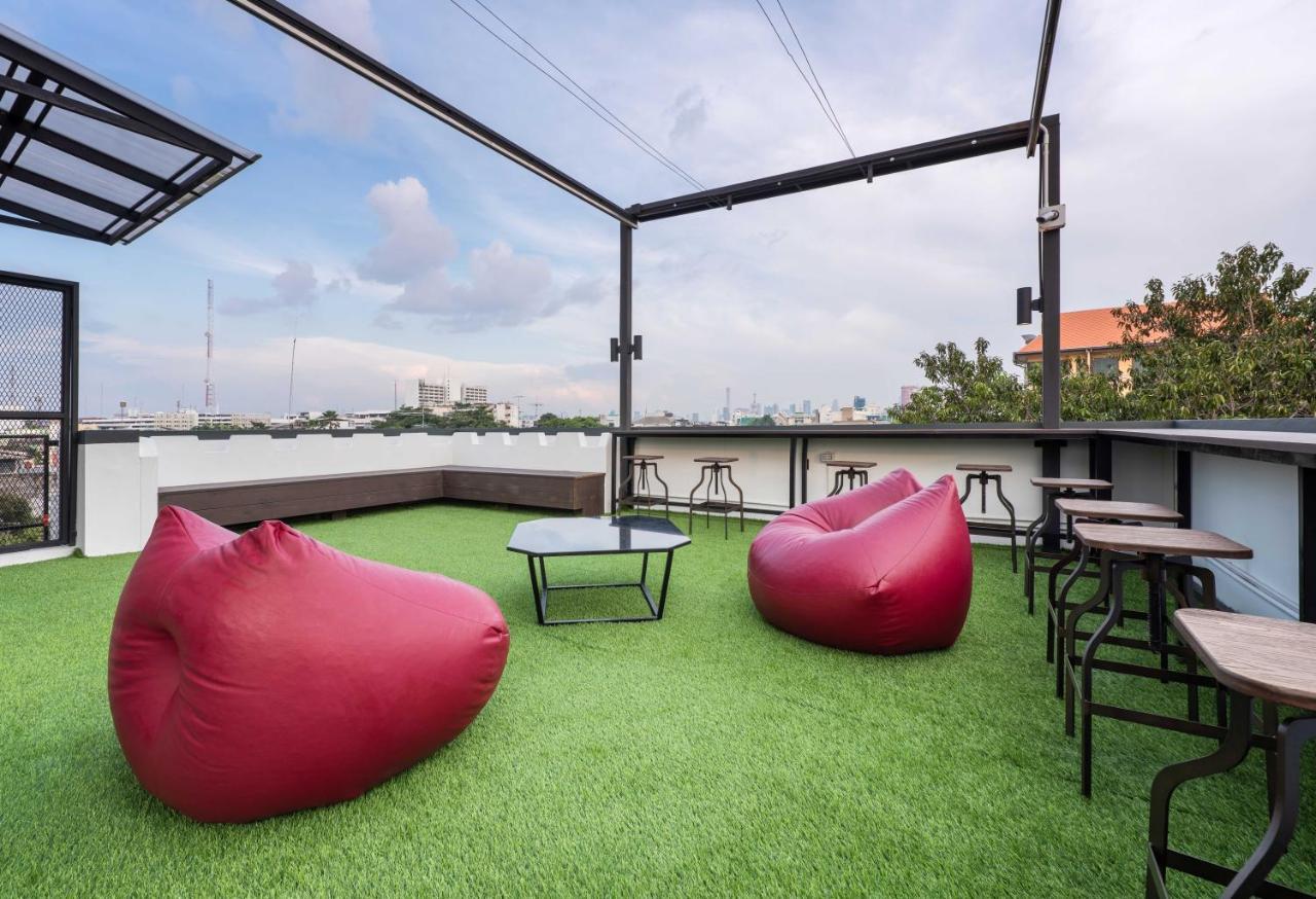 Lobsuek Hostel หลบศึก โฮสเทล Bangkok Esterno foto